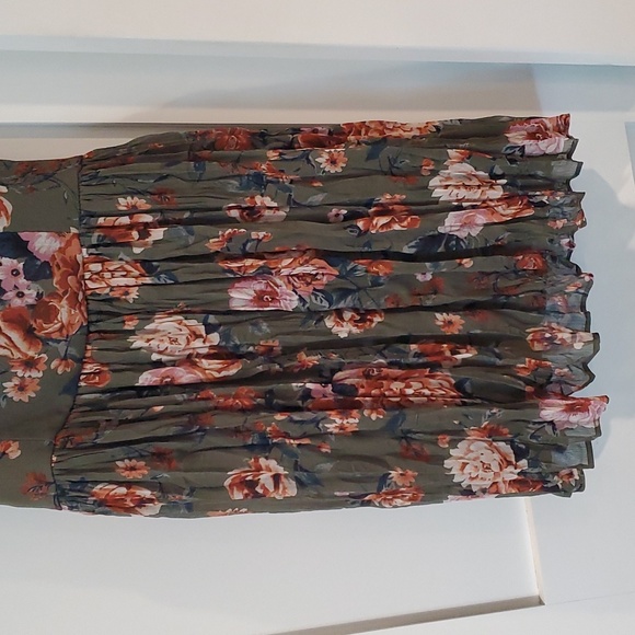 Dress - Picture 3 of 3